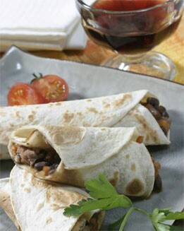 TORTITAS DE TRIGO CON ALUBIAS NEGRAS