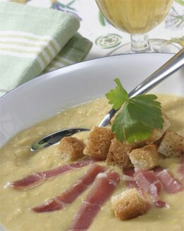 SOPA DE MAÍZ CON PICADILLO DE JAMÓN