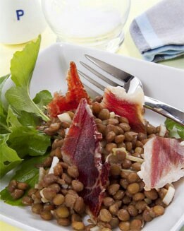 ENSALADA DE LENTEJAS, JAMÓN Y RÚCULA
