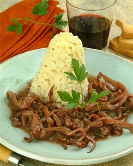 CALAMARES EN SALSA DE VINO TINTO