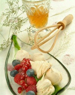 MERENGUES CON FRUTILLAS SILVESTRES