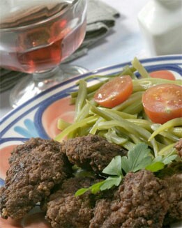 FILETES RUSOS CON VINAGRETA DE JUDÍAS VERDES