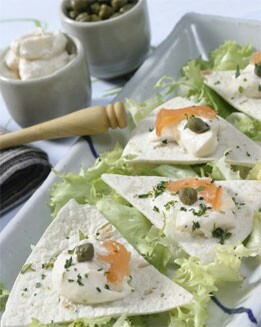 TOSTADITAS DE MAÍZ CON SALMÓN AHUMADO