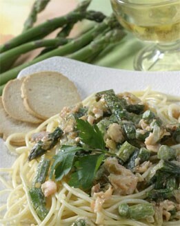 ESPAGUETI CON ESPÁRRAGOS Y SALMÓN AHUMADO