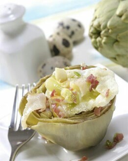 FONDOS DE ALCACHOFA CON HUEVOS DE CODORNIZ