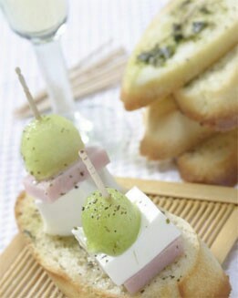 BROCHETAS DE JAMÓN Y QUESO AL ORÉGANO