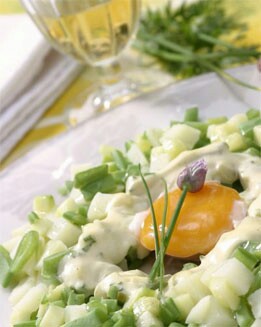 HUEVOS ESCALFADOS CON PISTO