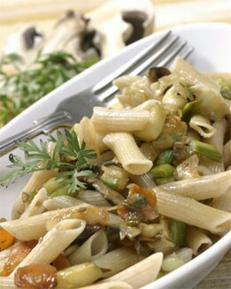MACARRONES CON SALTEADO DE VERDURAS