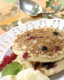 PANQUEQUES CON FRUTAS ROJAS