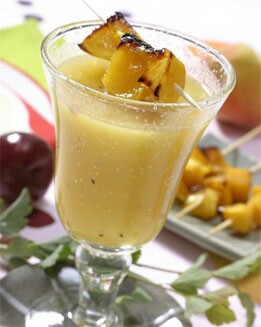 BATIDO DE FRUTAS CON BROCHETA