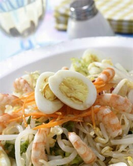 ENSALADA VERDE CON HUEVOS DE CODORNIZ