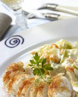 RAPE ALANGOSTADO CON ENSALADILLA