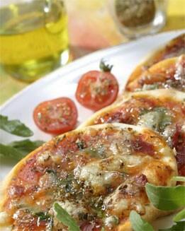 MINI PIZZAS DE JAMÓN, RÚCULA Y MOZZARELLA