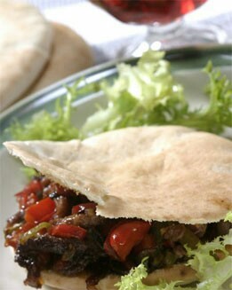 PITAS CON SALTEADO TERNERA