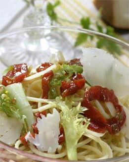 ENSALADA DE PASTA CON VINAGRETA DE PIMIENTOS