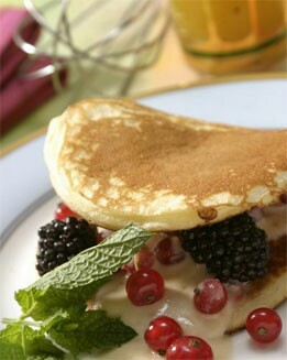 BLINIS CON YOGUR BATIDO