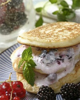 TORTITAS CON FRUTAS DEL BOSQUE (RÁPIDA )