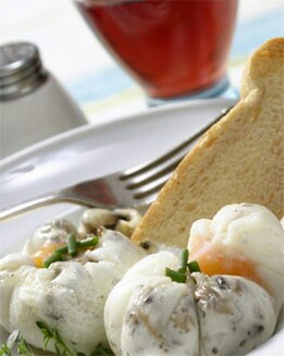 HUEVOS ESCALFADOS CON CHAMPIÑONES