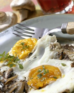 HUEVOS CON SETAS EN MICROONDAS (RÁPIDA)