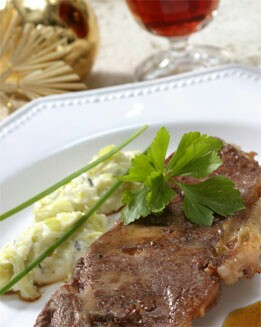 ENTRECOTS AL CAVA CON LECHO DE PUERROS