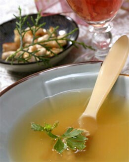 SOPA DE CASTAÑAS CON  GUARNICIÓN DE PERDIZ