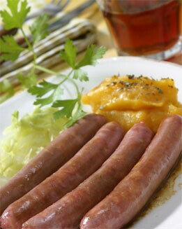 SALCHICHAS CON PURÉ DE BATATA