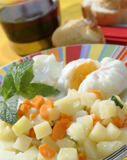 HUEVOS ESCALFADOS CON VERDURAS AL VAPOR