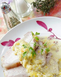 LOMO EN SALSA DE LECHE Y CEBOLLA