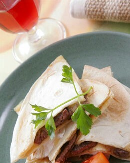 QUESADILLAS DE TERNERA CON CEBOLLA CONFITADA