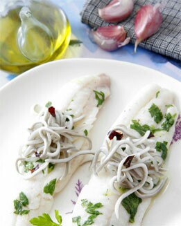 GALLO  AL VAPOR CON GULAS