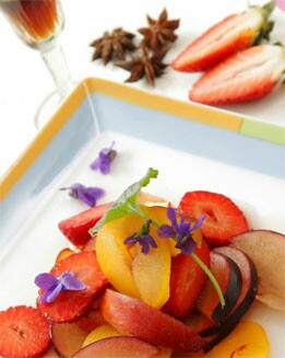 ENSALADA DE FRUTAS CON VIOLETAS