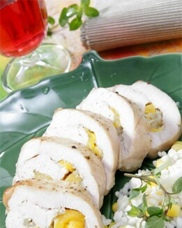 ROULADA DE PAVO CON MELOCOTONES