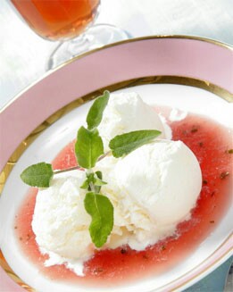 HELADO DE YOGUR CON SALSA DE SANDIA