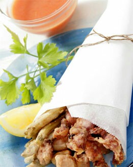 PESCADITOS DE LA BAHIA CON SALMOREJO