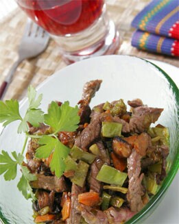 SALTEADO DE TERNERA CON VERDURAS