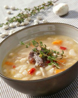 JUDÍAS BLANCAS AROMÁTICAS CON LIEBRE