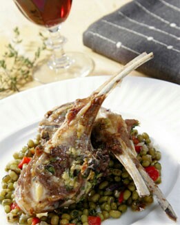 CHULETAS DE CORDERO CON GUARNICIÓN DE SOJA