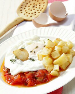 HUEVOS FRITOS EN SALSA DE TOMATE