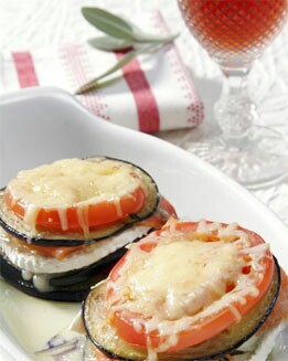 RASCACIELOS  DE BERENJENA Y QUESO DE CABRA