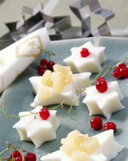 GELATINA DE COCO CON GUARNICIÓN DE PIÑA