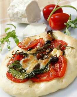 PIZZA DE HOJAS VERDES Y QUESO DE CABRA