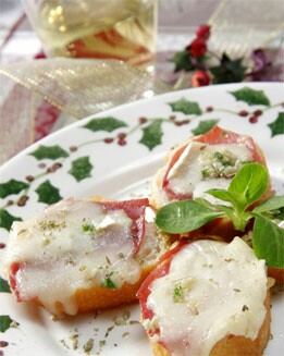 CANAPÉS DE JAMÓN, QUESO DE CABRA Y PIÑONES