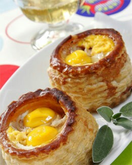 VOLOVANES DE FOIE CON HUEVOS DE CODORNIZ