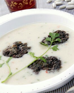 CREMA DE LEGUMBRE CON TOSTAS DE MORCILLA