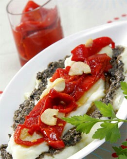 MOLDE DE PATATAS CON ENSALDA DE PIMIENTOS