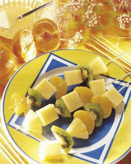 BROCHETAS DE FRUTAS Y QUESO
