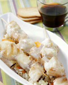 BROCHETAS DE CAZÓN CON SALTEADO DE ARROZ