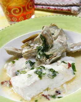 MERLUZA CON SALSA DE COCO Y ALCACHOFAS