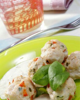 ALBÓNDIGAS DE POLLO CON SALSA DE YOGUR
