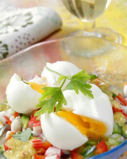HUEVOS COCIDOS SOBRE LECHO DE CANGREJO